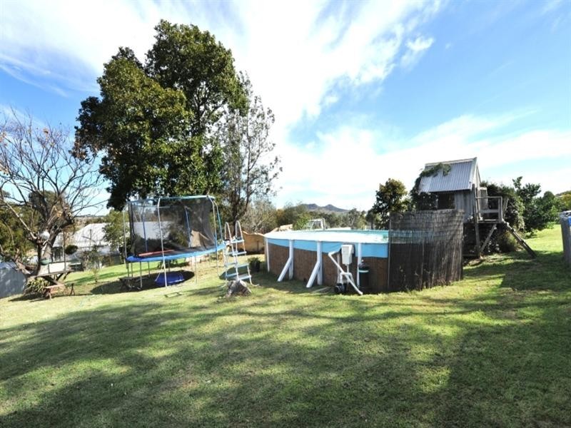 11 Hillview Crescent, Gowrie Junction QLD 4352