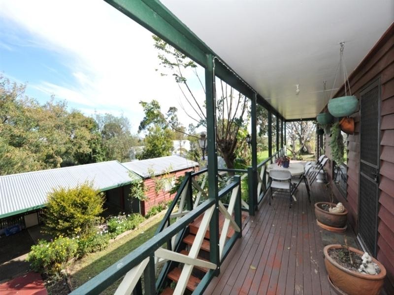 11 Hillview Crescent, Gowrie Junction QLD 4352