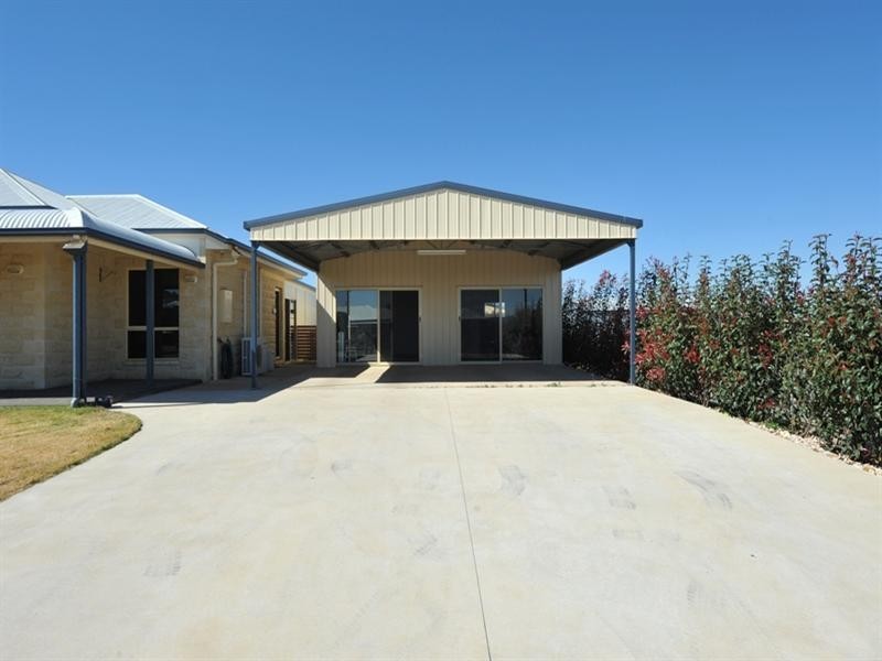 3 Madison Court, Glenvale QLD 4350