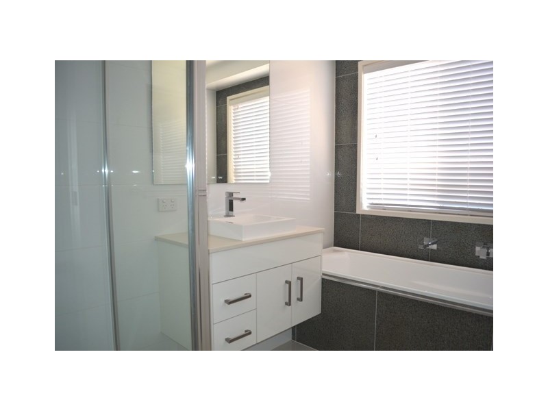 2/3 Phyllis Street, Harristown QLD 4350