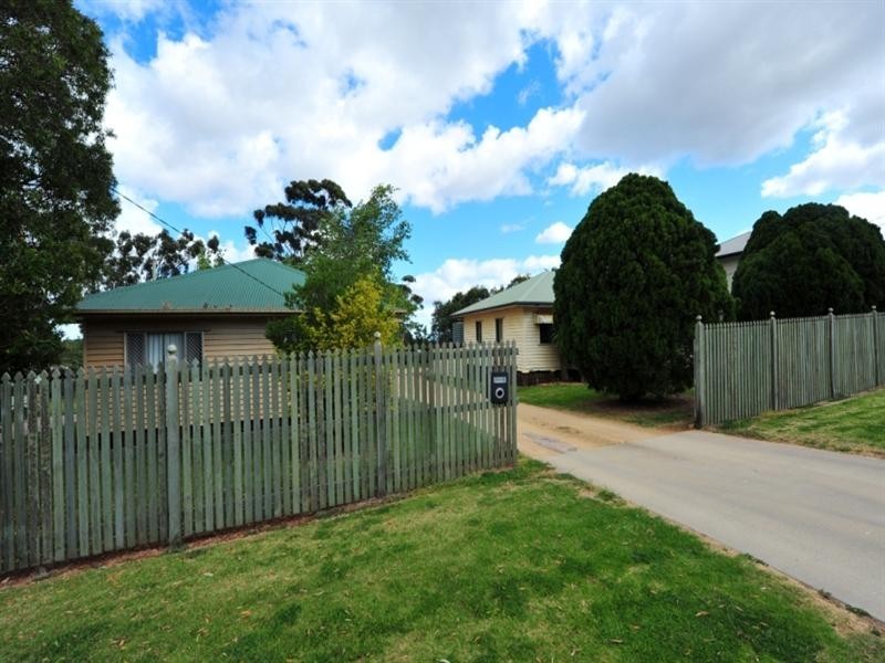 48 and 50 Rob Street, Newtown QLD 4350