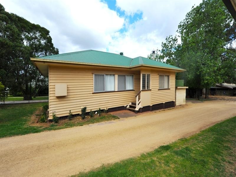 48 and 50 Rob Street, Newtown QLD 4350