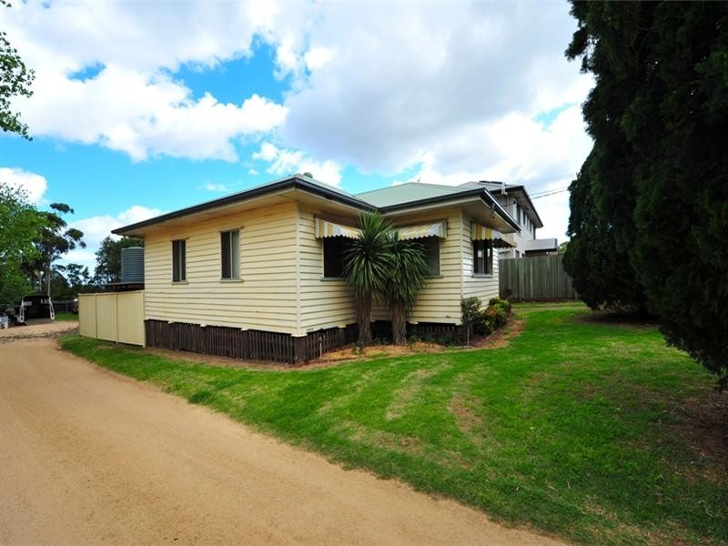 48 and 50 Rob Street, Newtown QLD 4350