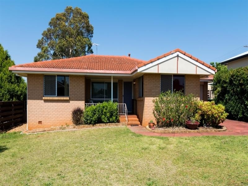 4 Luke Street, Kearneys Spring QLD 4350