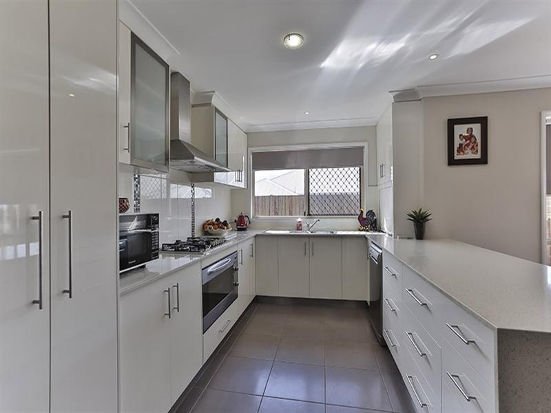 10 Devoran Street, Kleinton QLD 4352