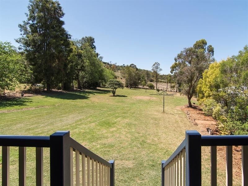 6 Hillview Crescent, Gowrie Junction QLD 4352
