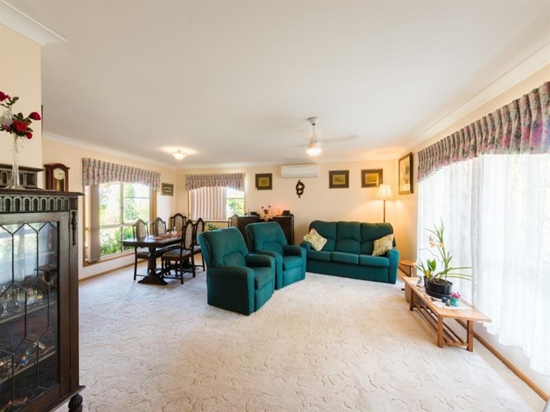 12 Debra Street, Withcott QLD 4352