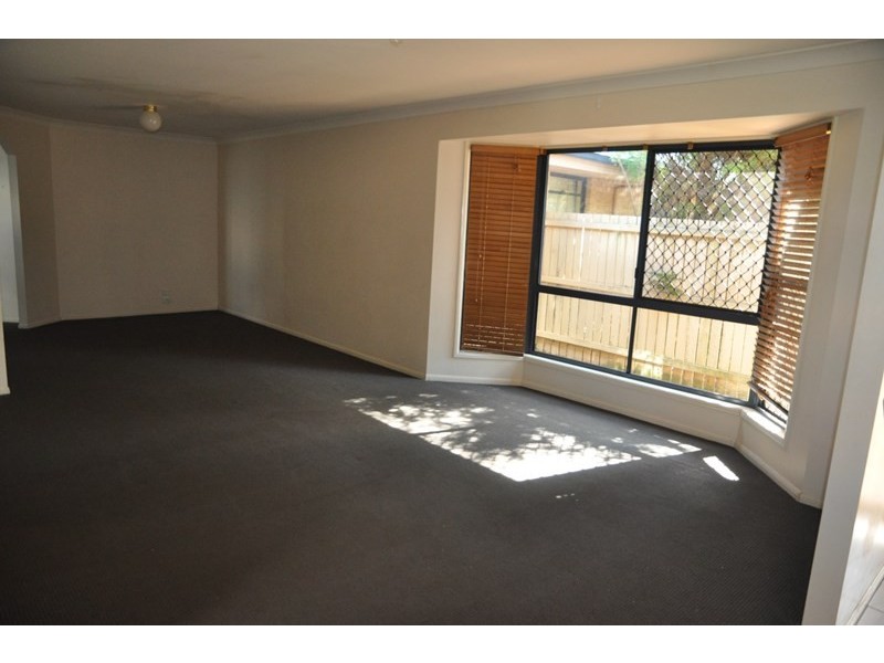 2/396 West Street, Kearneys Spring QLD 4350