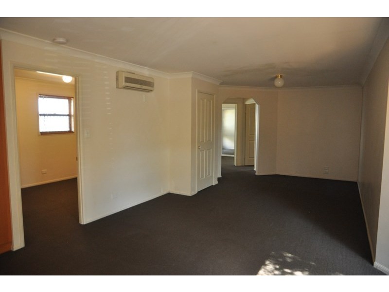 2/396 West Street, Kearneys Spring QLD 4350