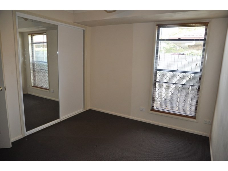 2/396 West Street, Kearneys Spring QLD 4350