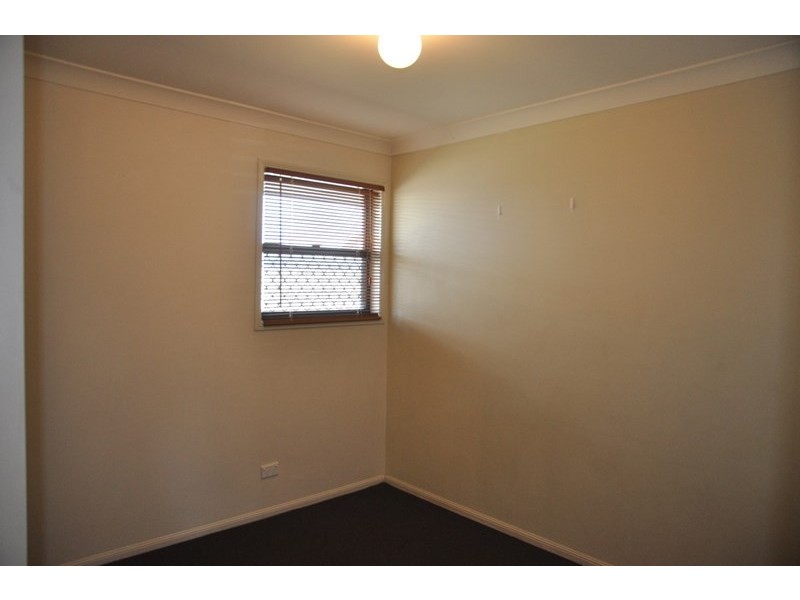 2/396 West Street, Kearneys Spring QLD 4350