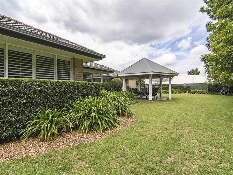 12 Dalston Court, Mount Lofty QLD 4350