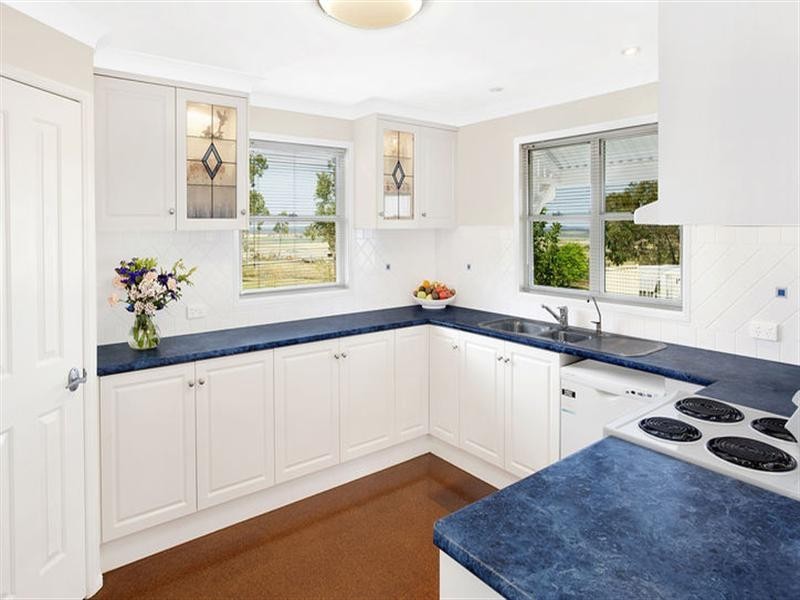 11 Jannuschs Road, Gowrie Mountain QLD 4350