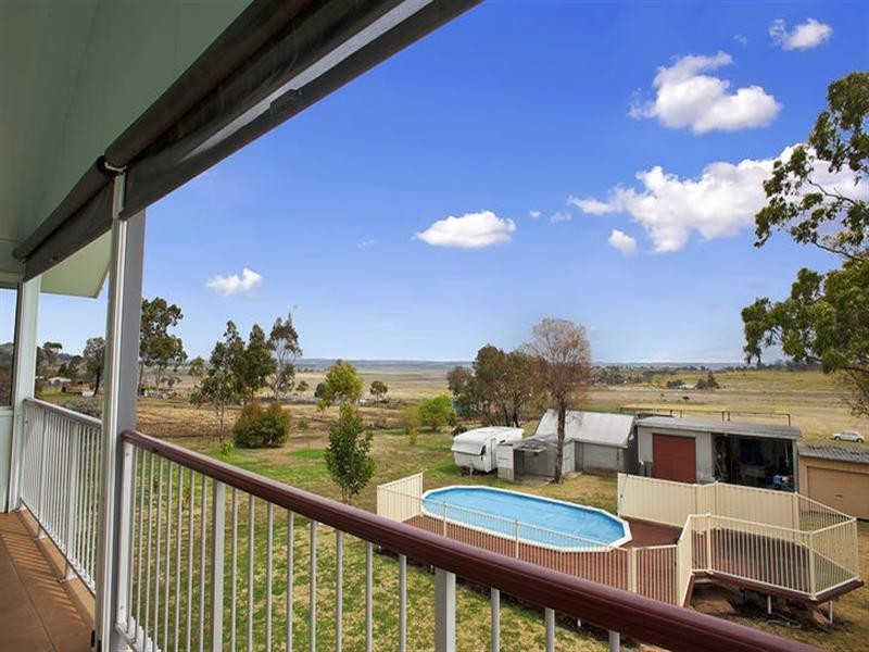 11 Jannuschs Road, Gowrie Mountain QLD 4350
