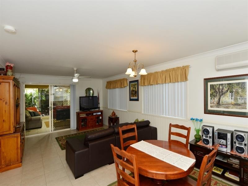 2/35a Searle Street, South Toowoomba QLD 4350