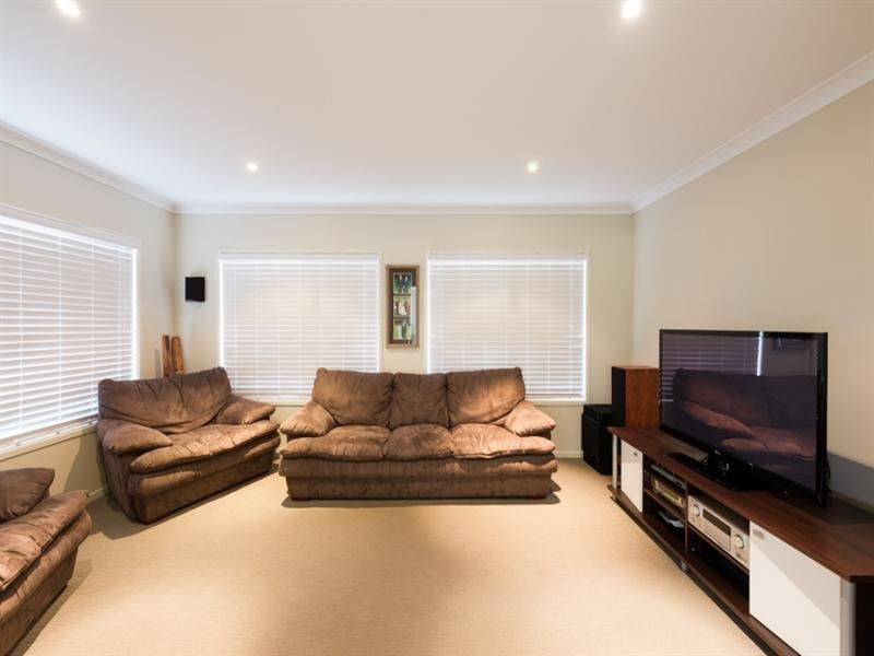 15 Saba Court, Middle Ridge QLD 4350