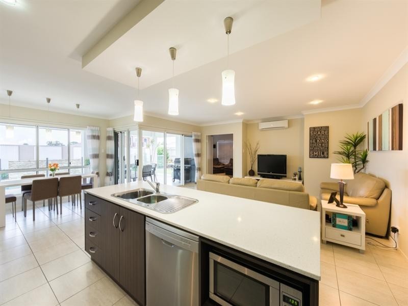 15 Saba Court, Middle Ridge QLD 4350