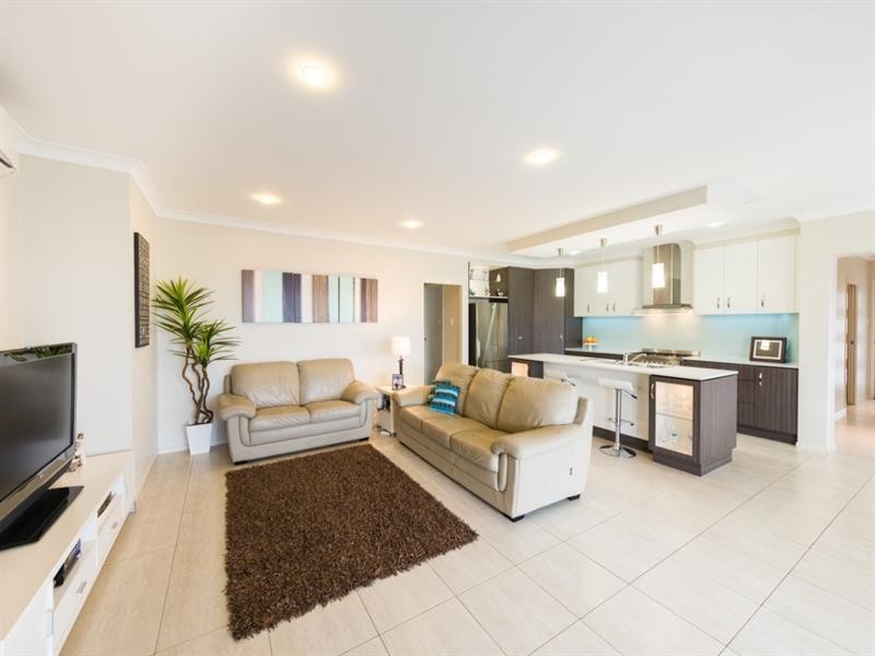 15 Saba Court, Middle Ridge QLD 4350