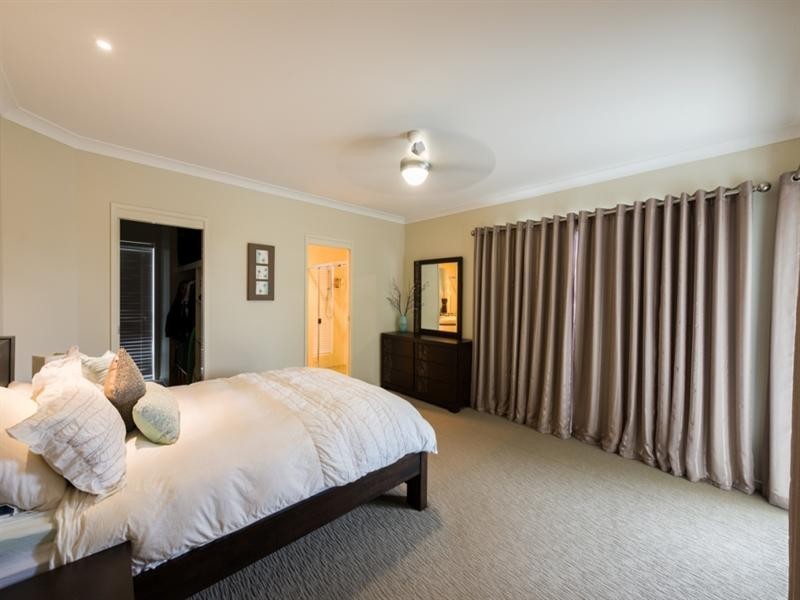 15 Saba Court, Middle Ridge QLD 4350