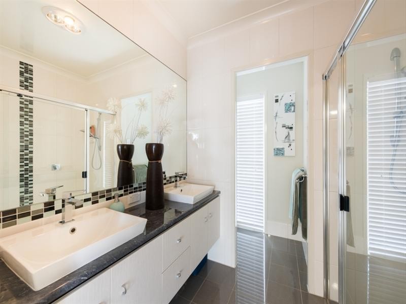 15 Saba Court, Middle Ridge QLD 4350