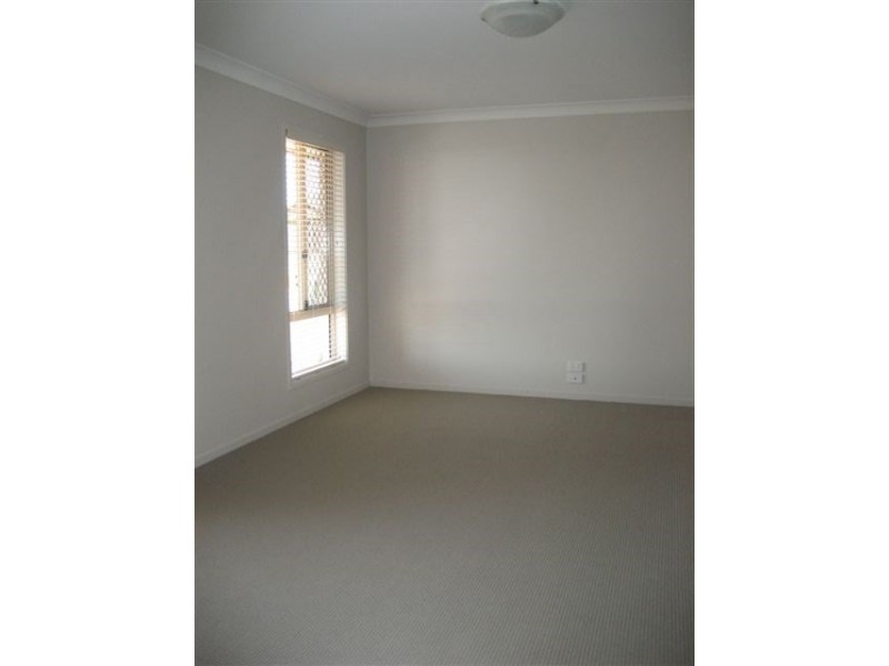 1 Wren Street, Highfields QLD 4352