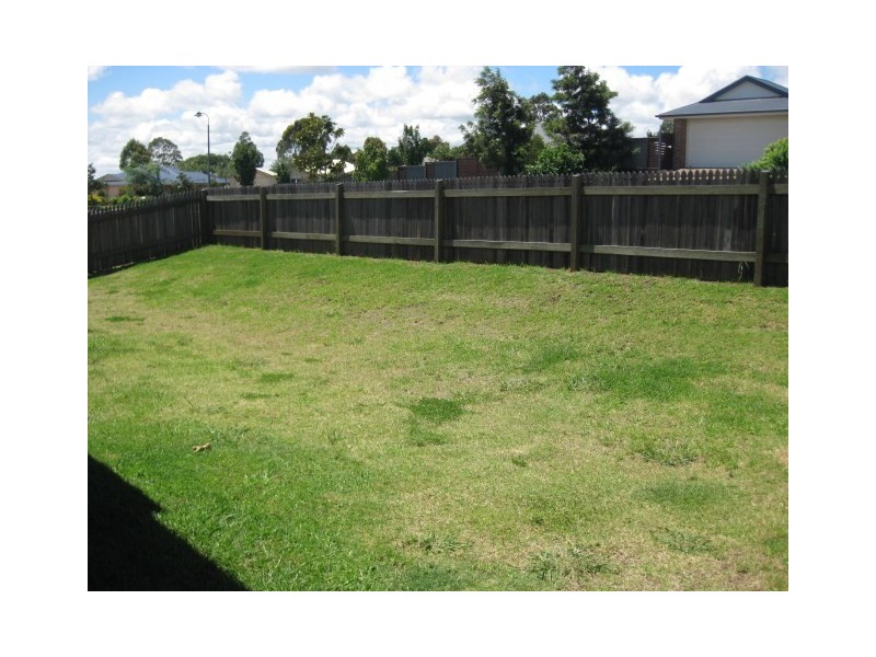 1 Wren Street, Highfields QLD 4352