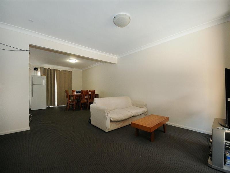 2/420 West Street, Kearneys Spring QLD 4350
