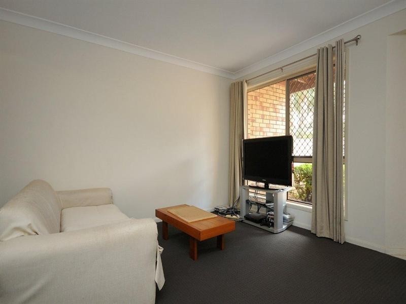 2/420 West Street, Kearneys Spring QLD 4350