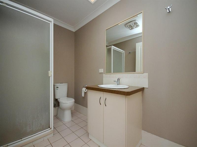 2/420 West Street, Kearneys Spring QLD 4350