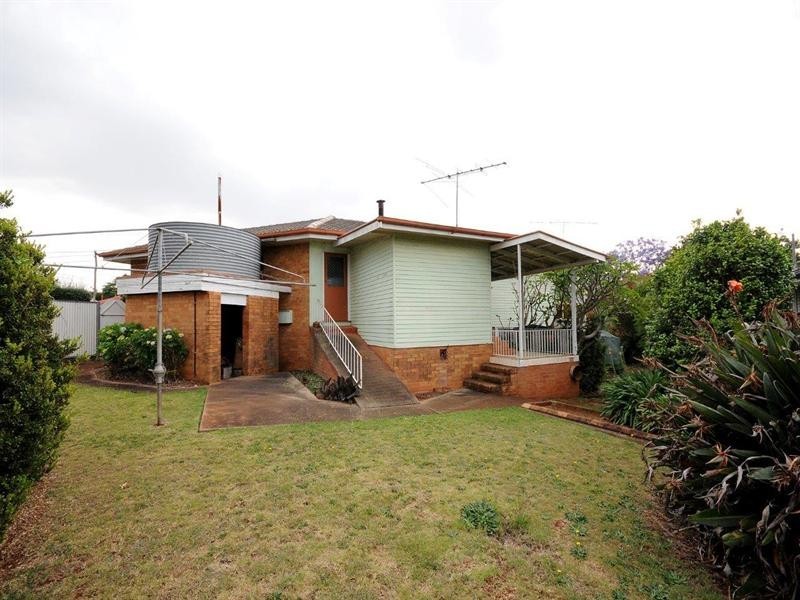 14 Drayton Road, Harristown QLD 4350