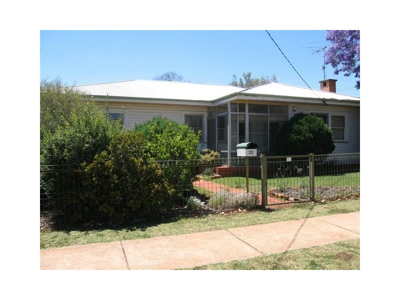 22 Hennessy Street, Harristown QLD 4350