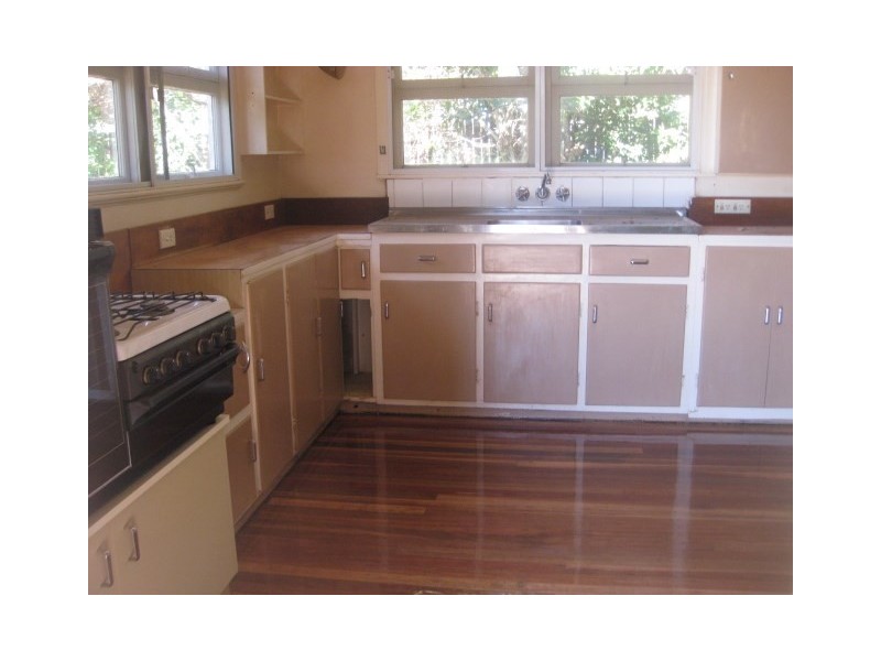 22 Hennessy Street, Harristown QLD 4350