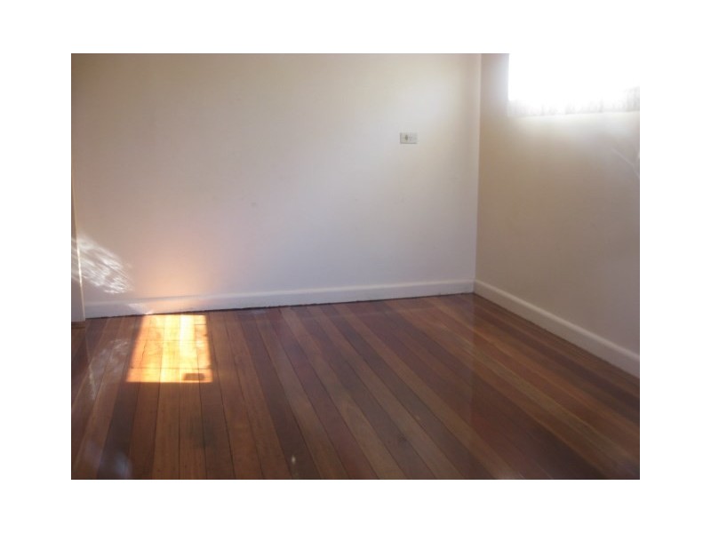 22 Hennessy Street, Harristown QLD 4350