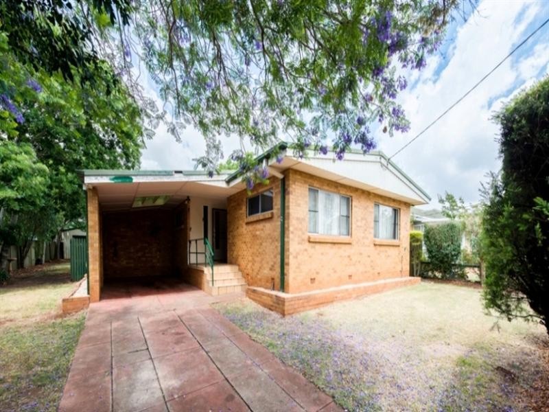 6 Eileen Street, Harristown QLD 4350