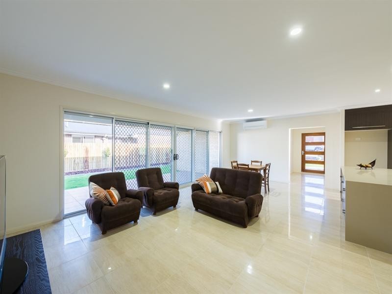 11 Schneider Court, Middle Ridge QLD 4350