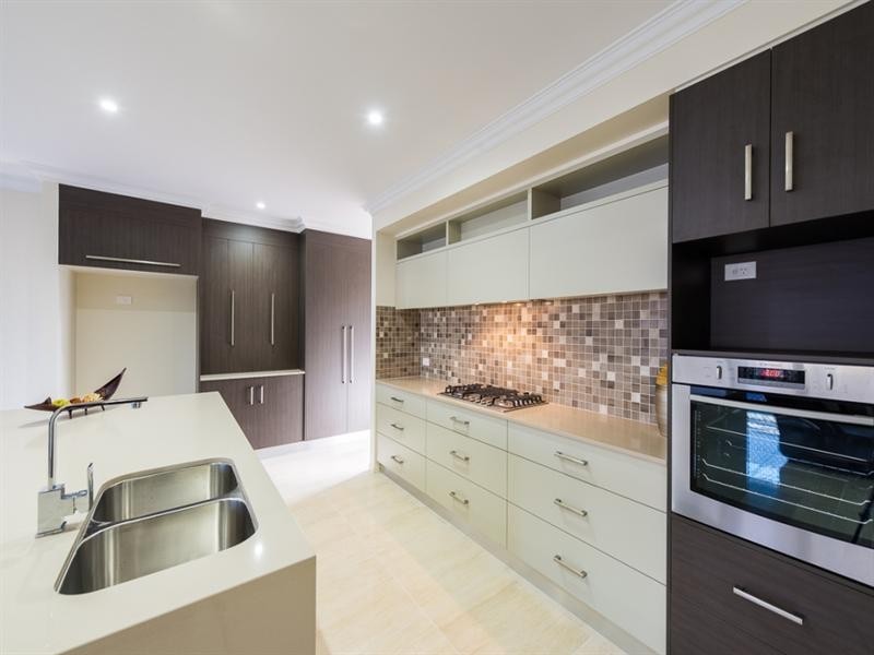11 Schneider Court, Middle Ridge QLD 4350
