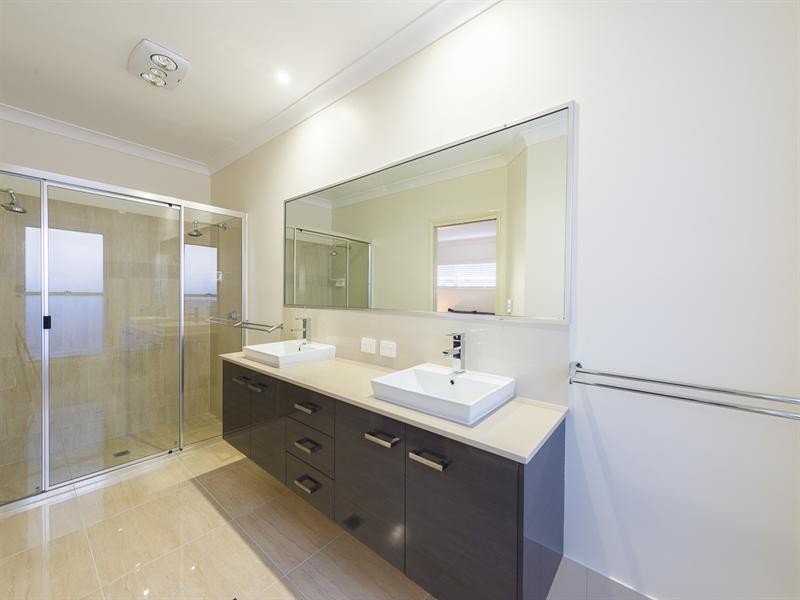 11 Schneider Court, Middle Ridge QLD 4350