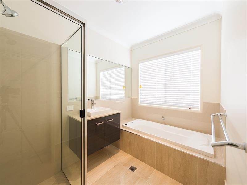 11 Schneider Court, Middle Ridge QLD 4350