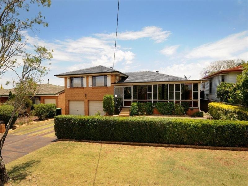 17 Tara Street, Wilsonton QLD 4350