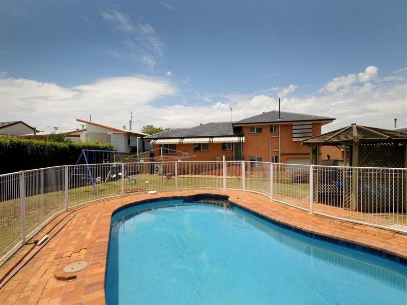 17 Tara Street, Wilsonton QLD 4350