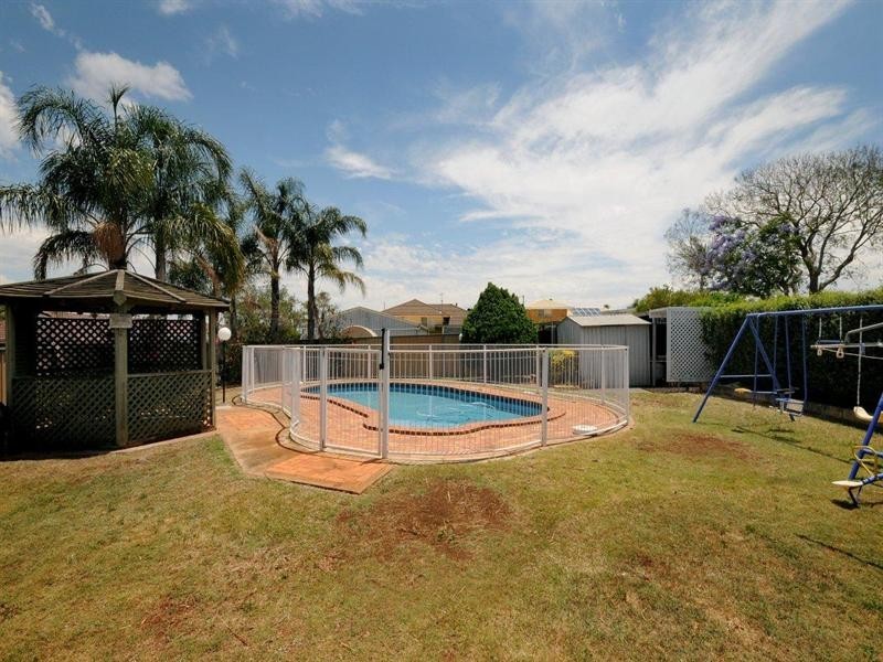 17 Tara Street, Wilsonton QLD 4350