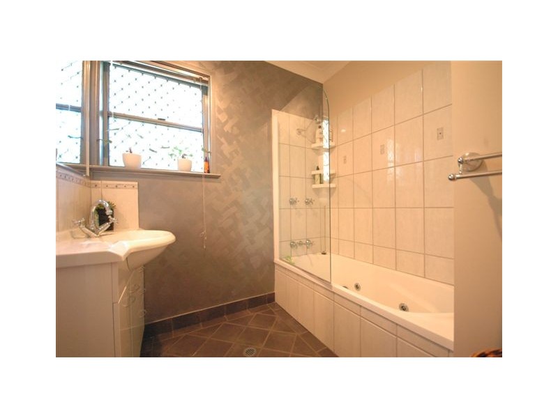 21 Bingara Street, Mount Lofty QLD 4350