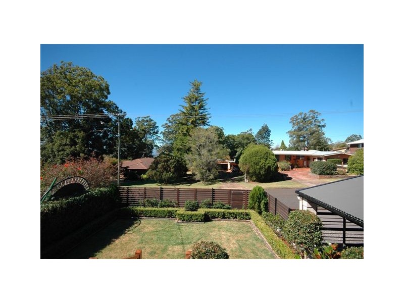 21 Bingara Street, Mount Lofty QLD 4350
