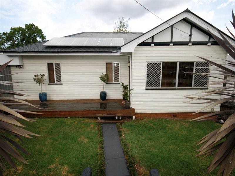 10 Donegal Street, Rockville QLD 4350