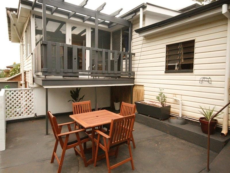 10 Donegal Street, Rockville QLD 4350