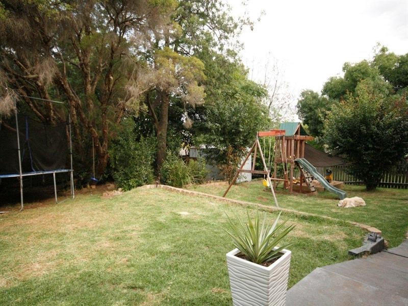 10 Donegal Street, Rockville QLD 4350