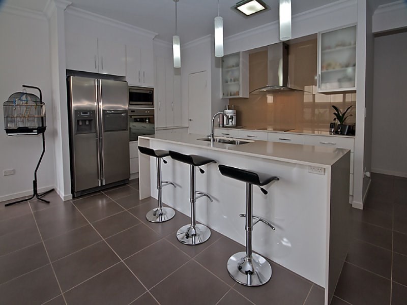 21 Fallon Drive, Middle Ridge QLD 4350