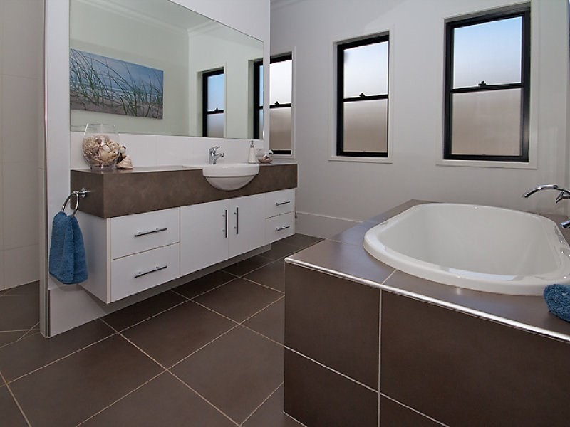 21 Fallon Drive, Middle Ridge QLD 4350