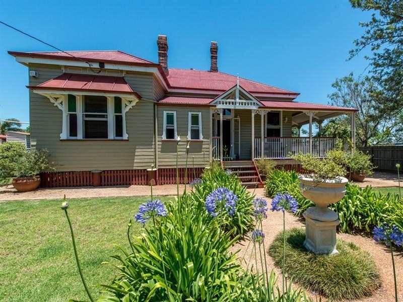 25 Phillip Street, East Toowoomba QLD 4350