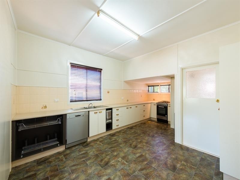 24 Fourth Avenue, Harristown QLD 4350